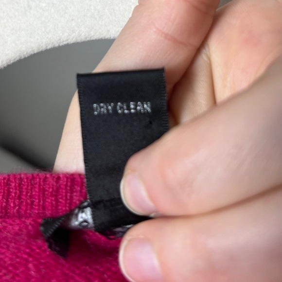 Only Mine Cashmere V-neck Sweater 2- Ply Size XS EUC - Picture 6 of 7